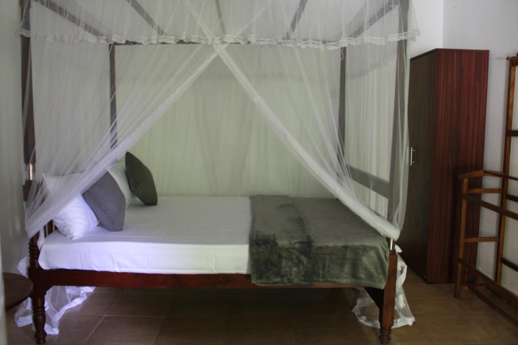 Hotel Sun And Surf Rest Ahangama Exterior foto