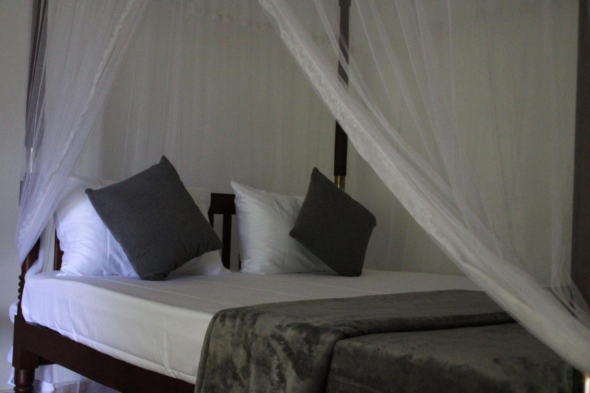 Hotel Sun And Surf Rest Ahangama Exterior foto