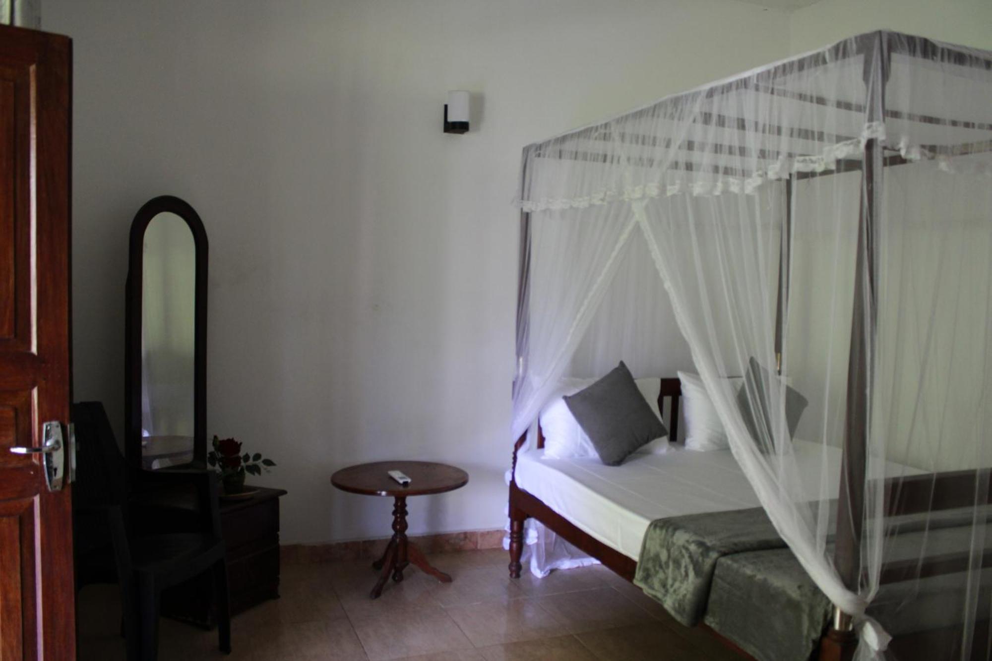 Hotel Sun And Surf Rest Ahangama Exterior foto