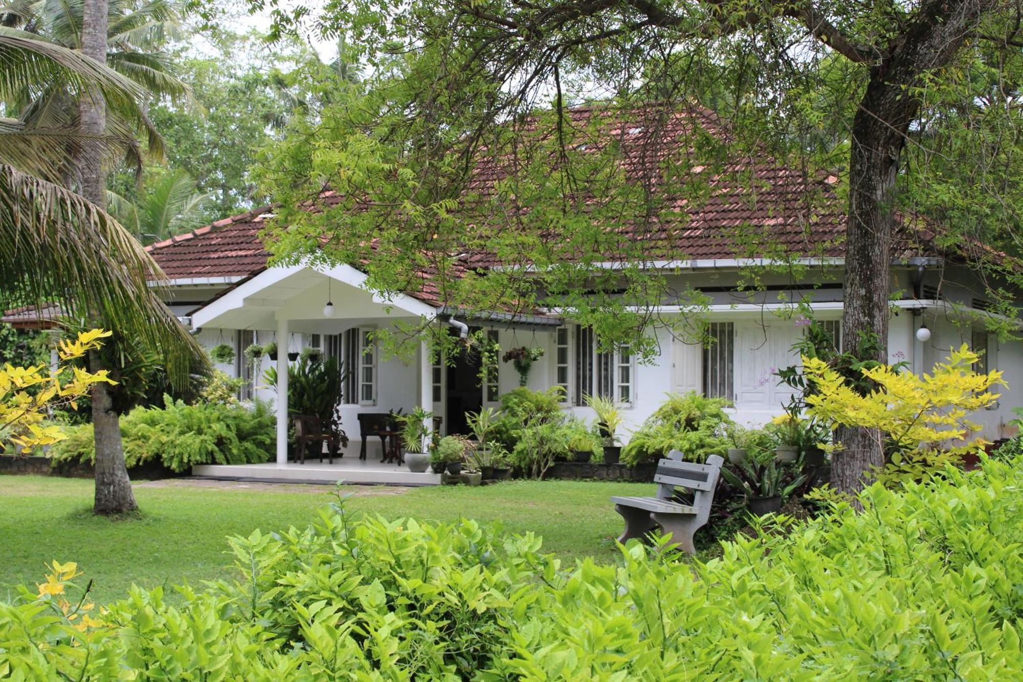 Hotel Sun And Surf Rest Ahangama Exterior foto