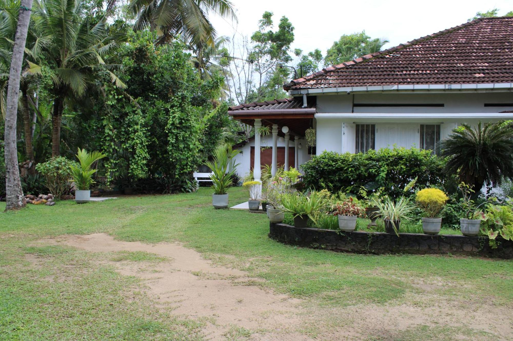 Hotel Sun And Surf Rest Ahangama Exterior foto