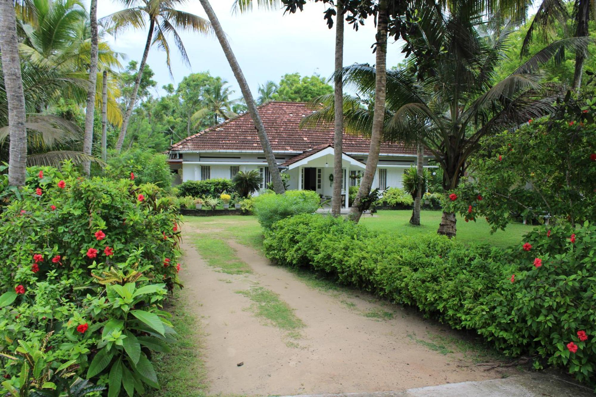Hotel Sun And Surf Rest Ahangama Exterior foto