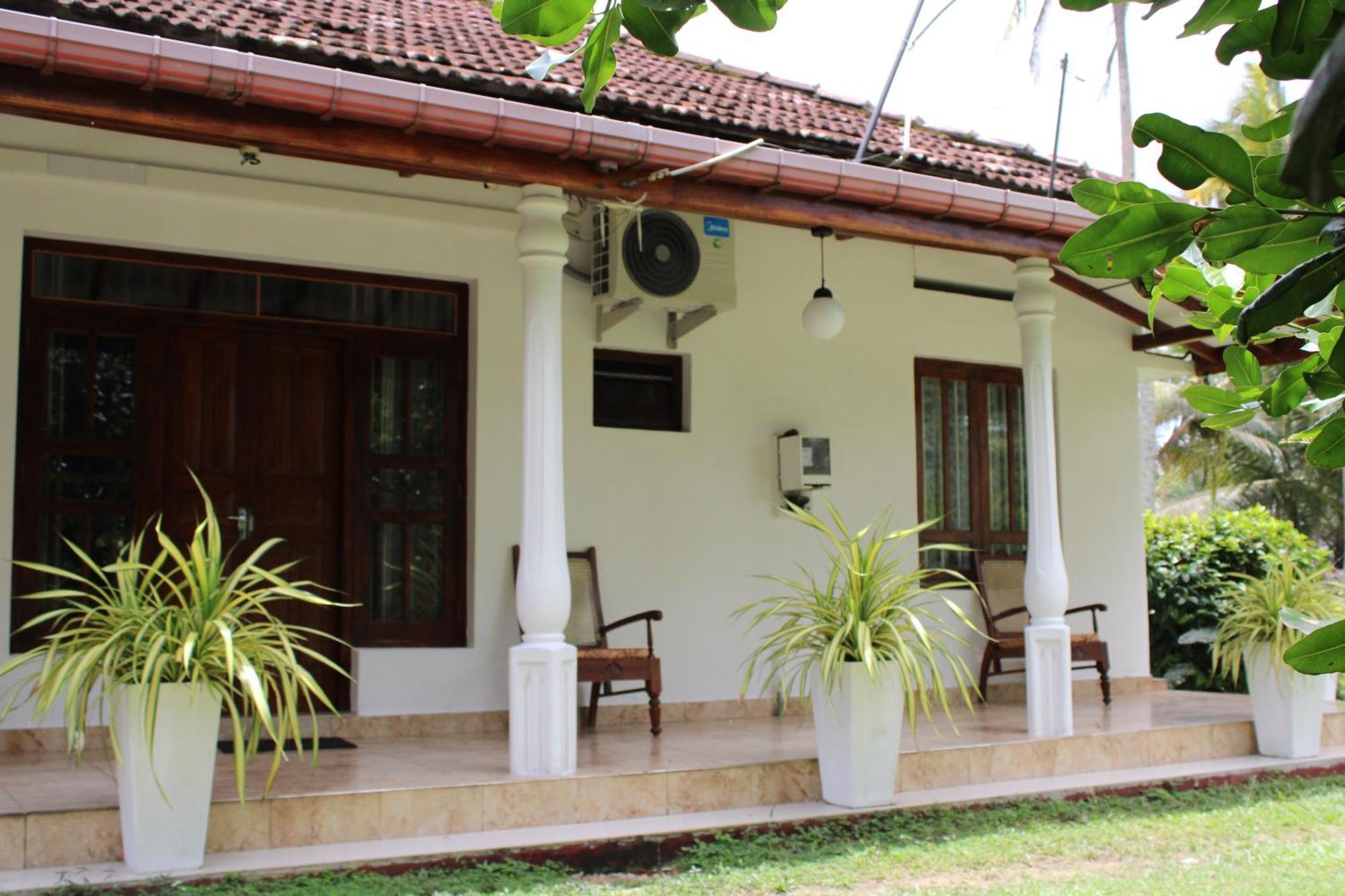 Hotel Sun And Surf Rest Ahangama Exterior foto