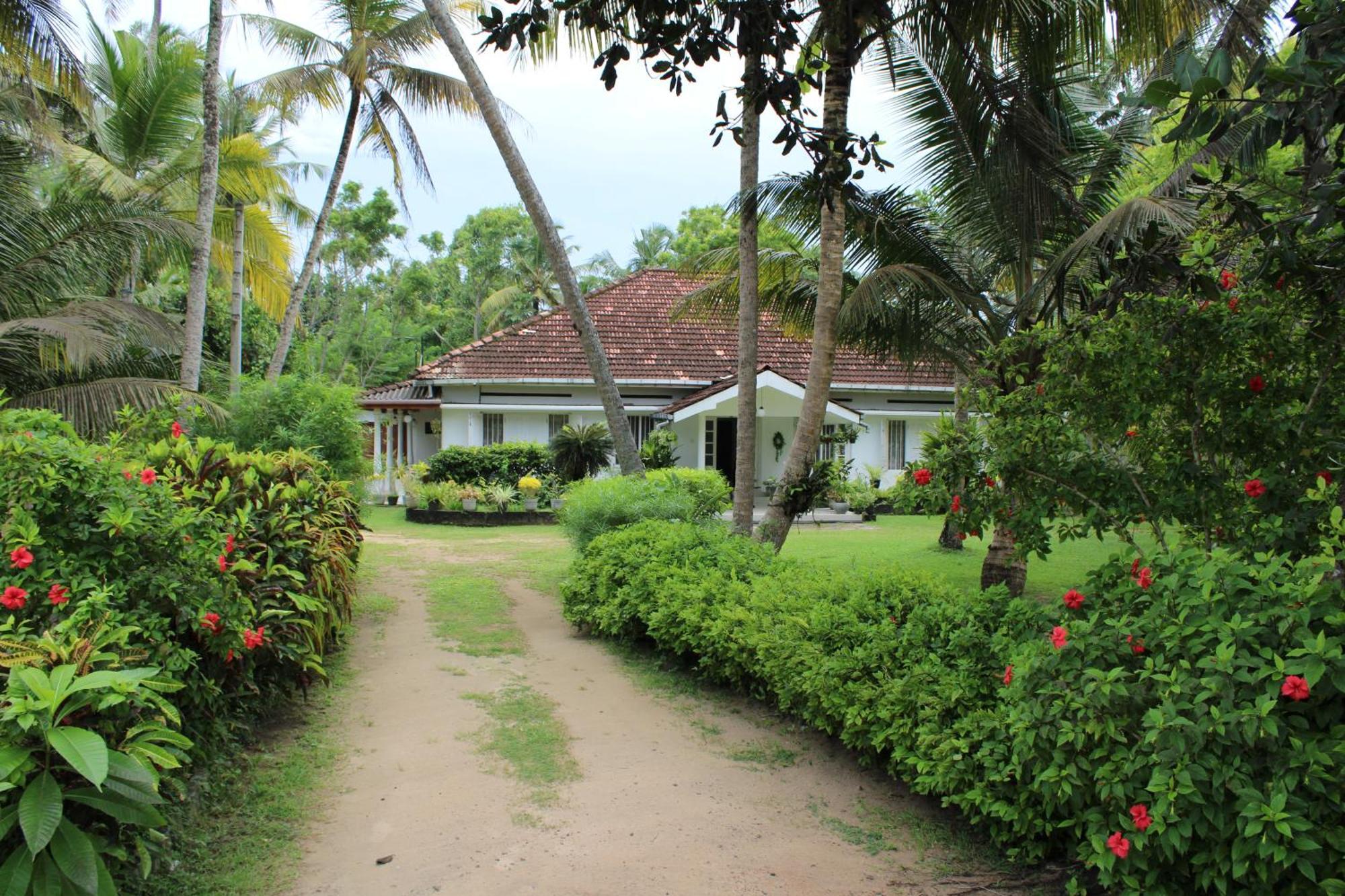 Hotel Sun And Surf Rest Ahangama Exterior foto