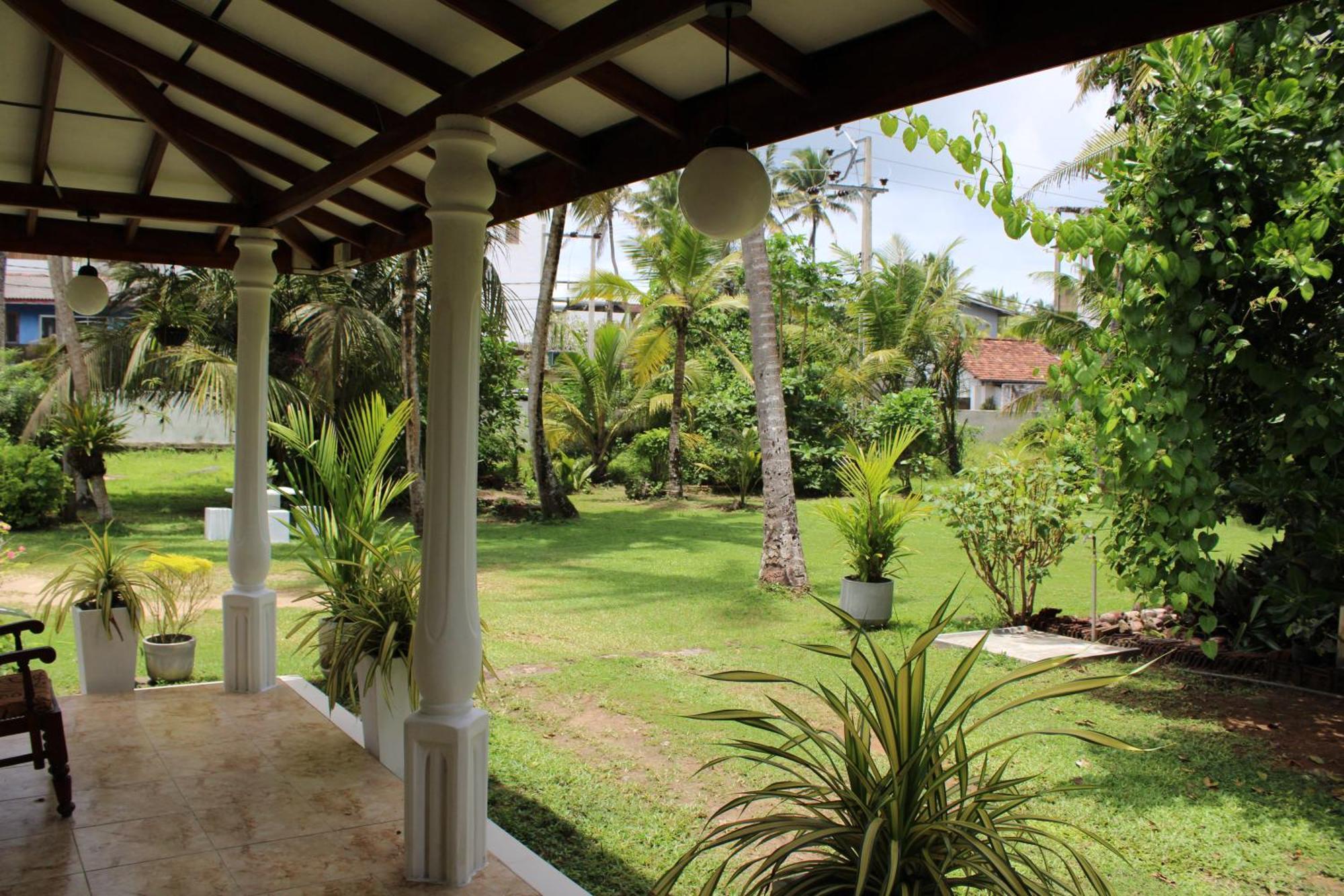 Hotel Sun And Surf Rest Ahangama Exterior foto