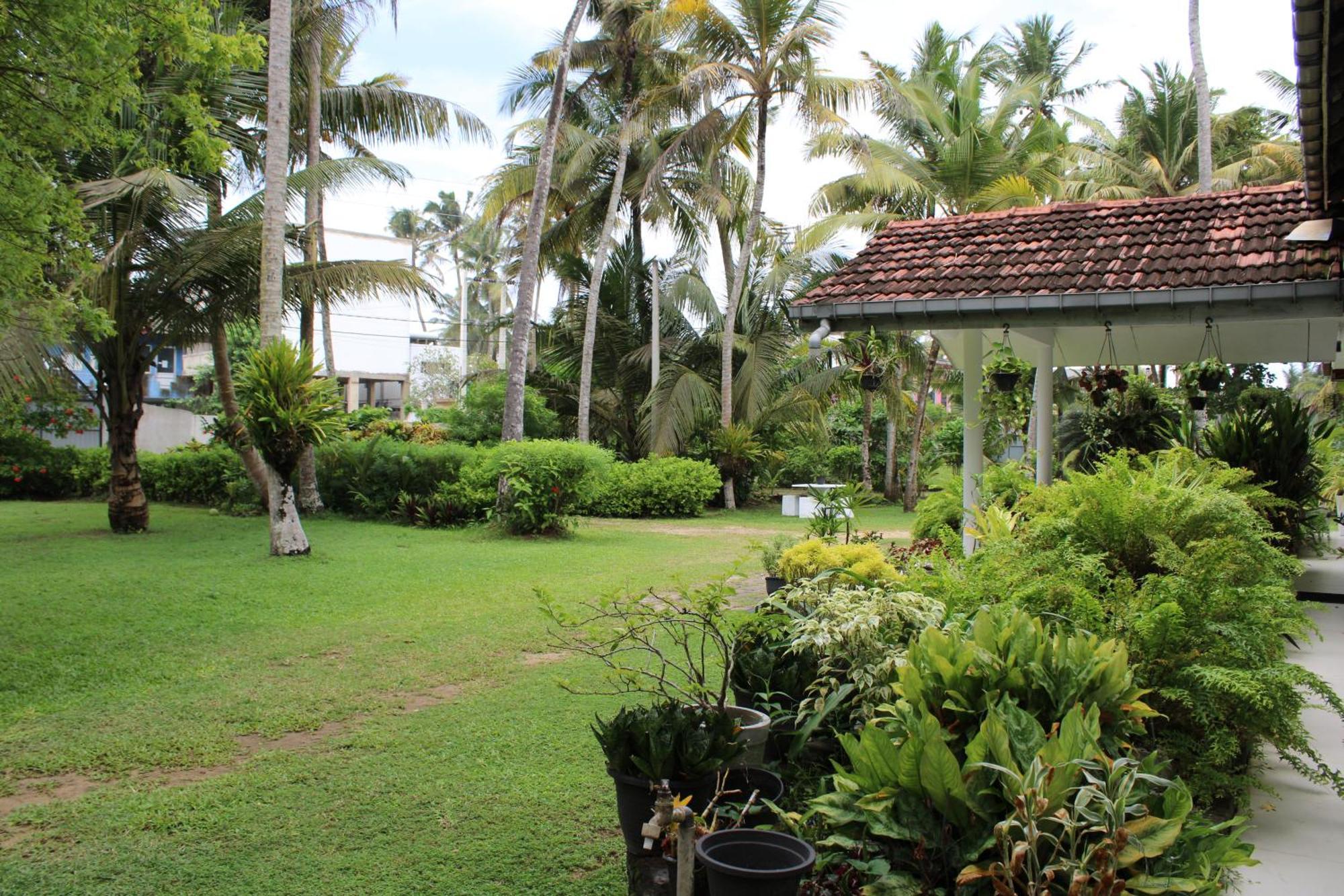 Hotel Sun And Surf Rest Ahangama Exterior foto