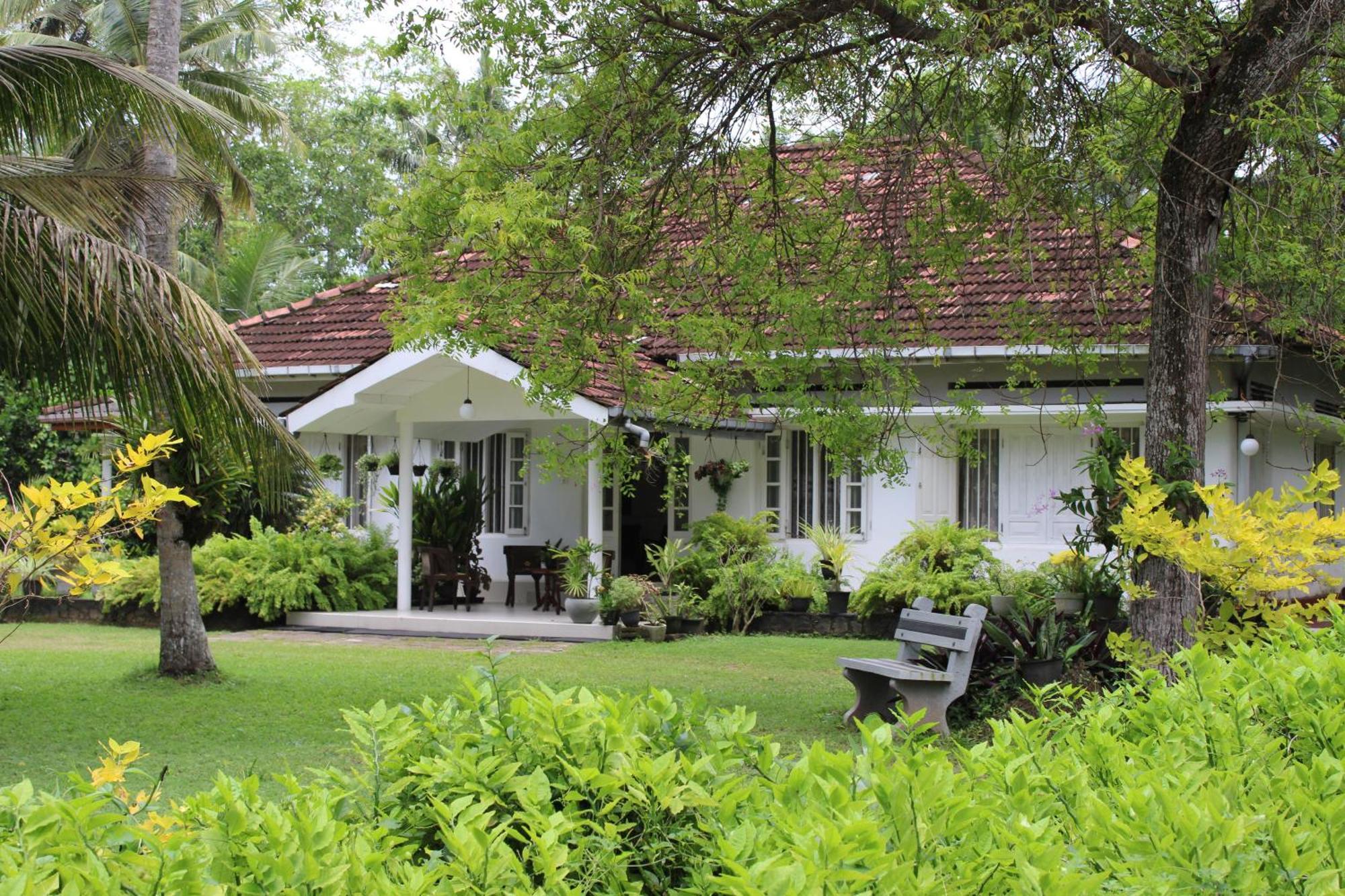 Hotel Sun And Surf Rest Ahangama Exterior foto