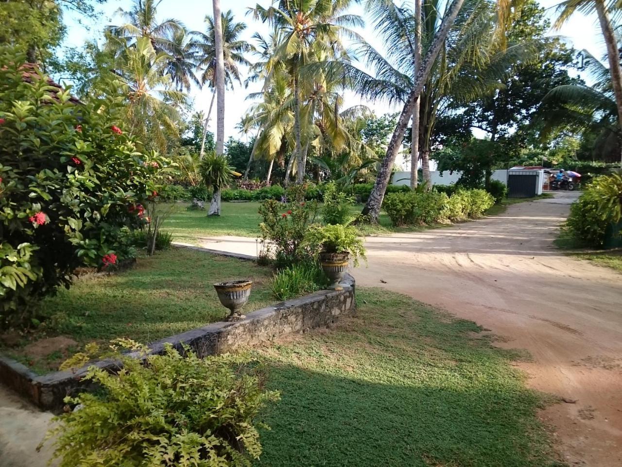 Hotel Sun And Surf Rest Ahangama Exterior foto